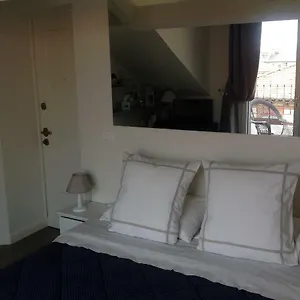 apartment-pied-a-terre-with-terrazza-in-milan-city-center.it-lombardy.com/